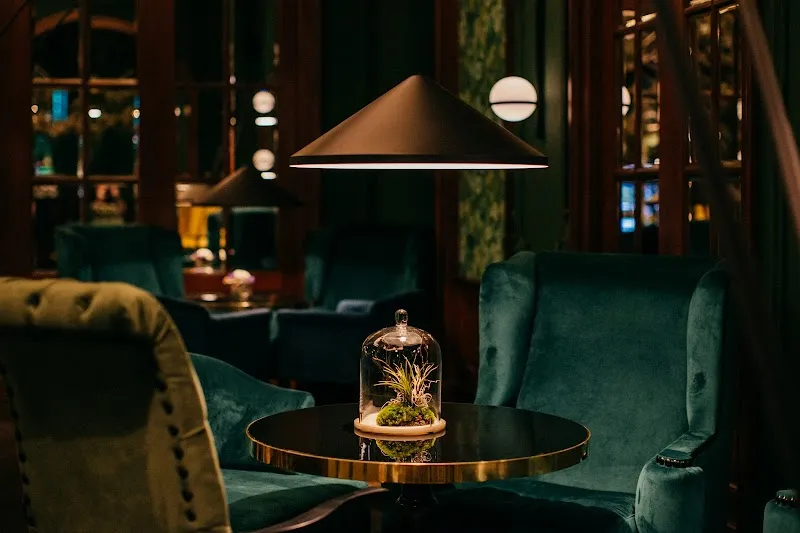 Mirror Bar